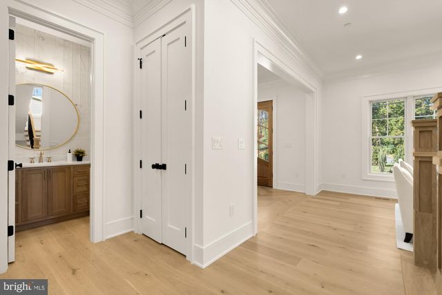 9105 SEVEN LOCKS RD, Bethesda, MD 20817