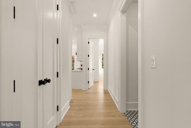 9105 SEVEN LOCKS RD, Bethesda, MD 20817