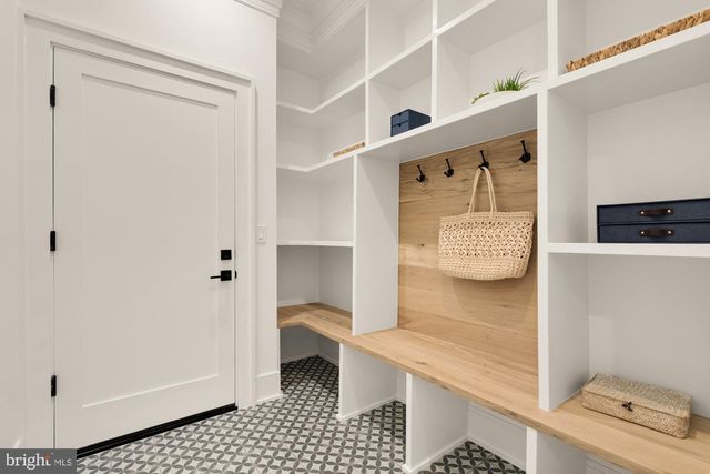 9105 SEVEN LOCKS RD, Bethesda, MD 20817