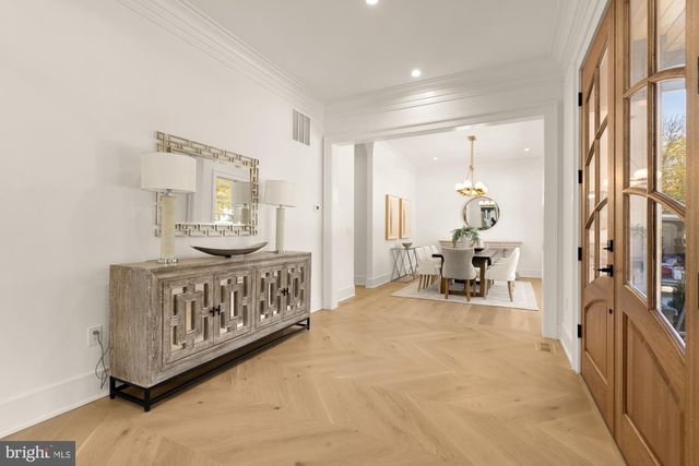 9105 SEVEN LOCKS RD, Bethesda, MD 20817