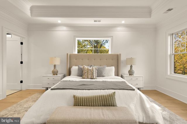 9105 SEVEN LOCKS RD, Bethesda, MD 20817