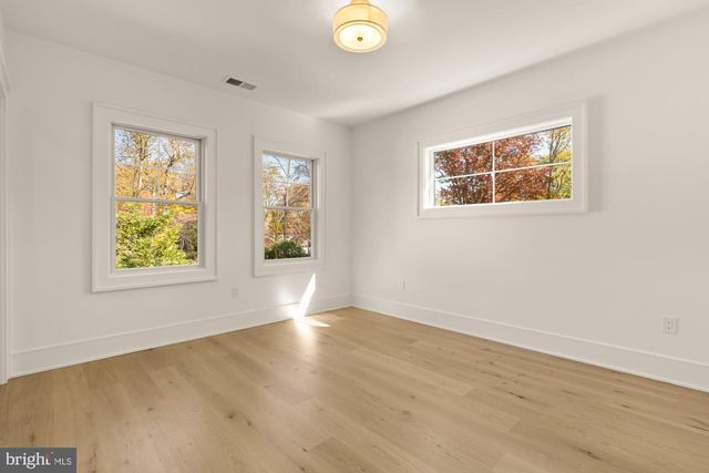 9105 SEVEN LOCKS RD, Bethesda, MD 20817