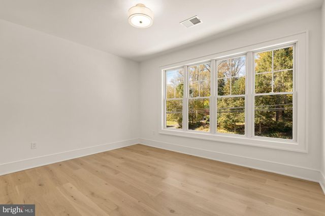 9105 SEVEN LOCKS RD, Bethesda, MD 20817