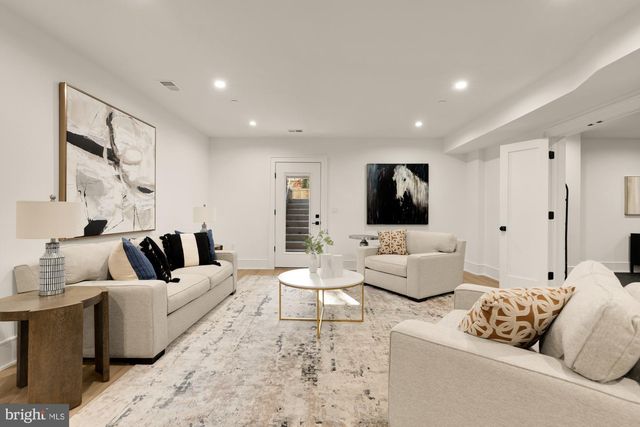 9105 SEVEN LOCKS RD, Bethesda, MD 20817