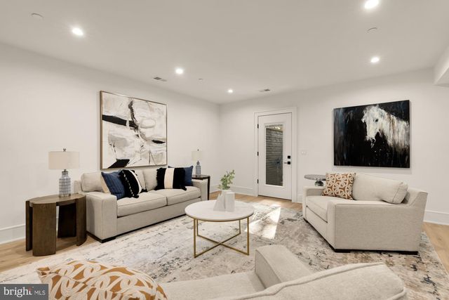 9105 SEVEN LOCKS RD, Bethesda, MD 20817