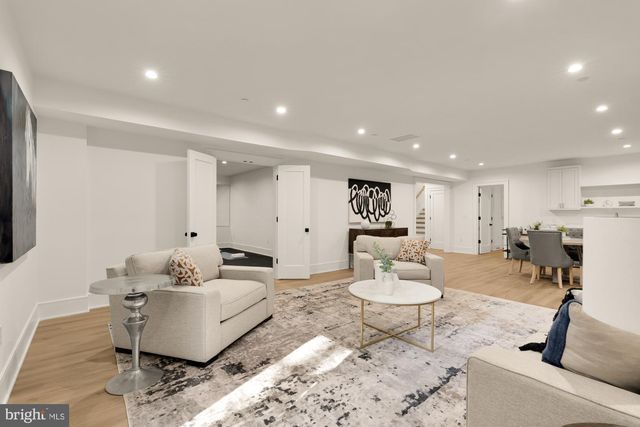 9105 SEVEN LOCKS RD, Bethesda, MD 20817