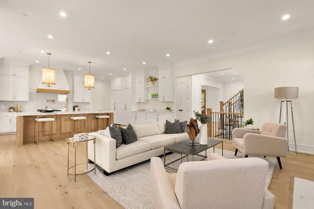 9105 SEVEN LOCKS RD, Bethesda, MD 20817