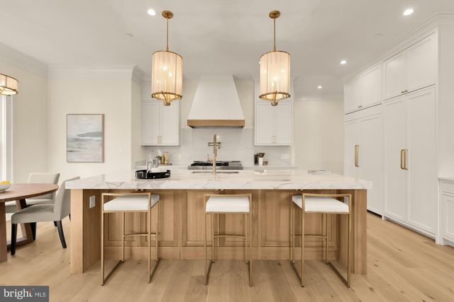 9105 SEVEN LOCKS RD, Bethesda, MD 20817