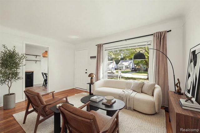 24351 Parklawn Street, Oak Park, MI 48237