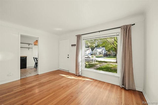 24351 Parklawn Street, Oak Park, MI 48237