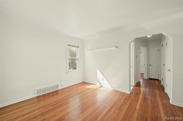 24351 Parklawn Street, Oak Park, MI 48237