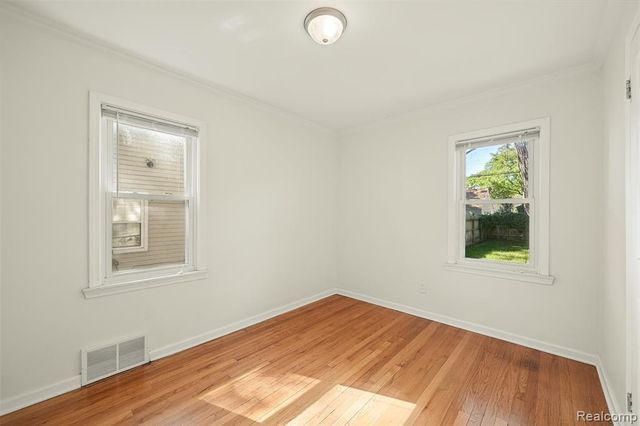24351 Parklawn Street, Oak Park, MI 48237