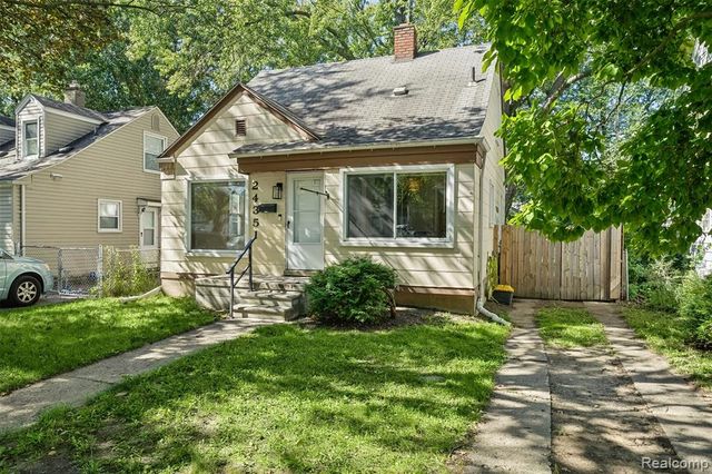 24351 Parklawn Street, Oak Park, MI 48237