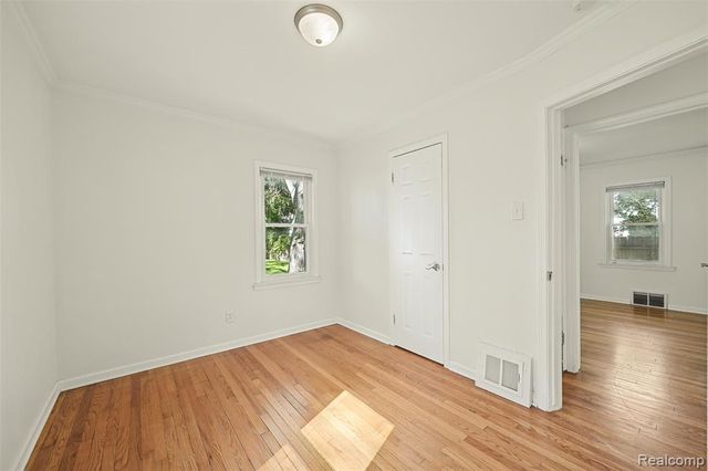 24351 Parklawn Street, Oak Park, MI 48237