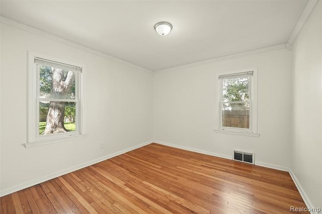 24351 Parklawn Street, Oak Park, MI 48237