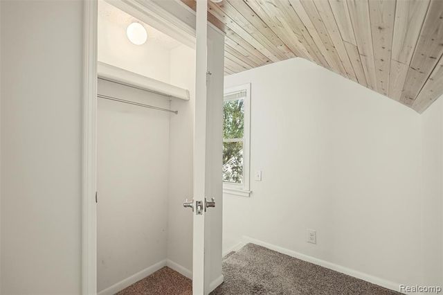24351 Parklawn Street, Oak Park, MI 48237