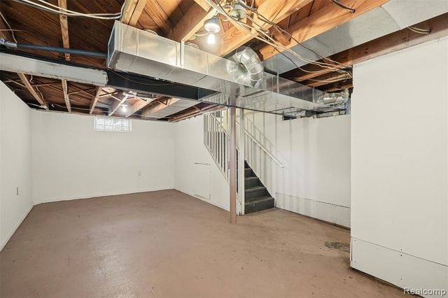 24351 Parklawn Street, Oak Park, MI 48237