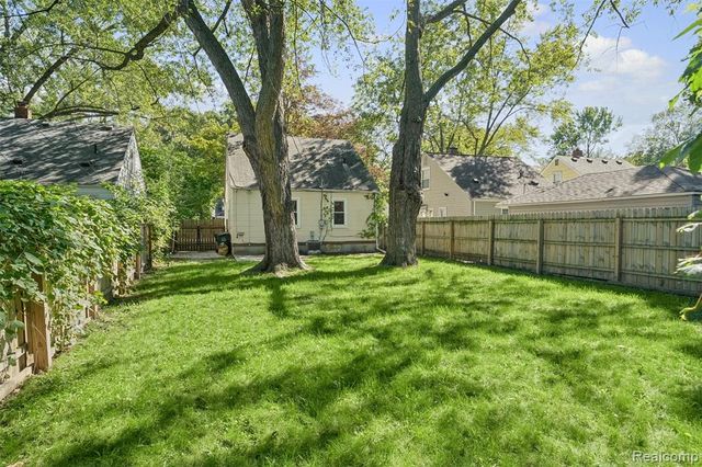 24351 Parklawn Street, Oak Park, MI 48237