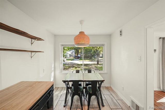 24351 Parklawn Street, Oak Park, MI 48237