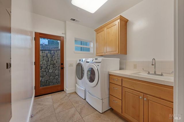 801 Samantha Ct, Healdsburg, CA 95448