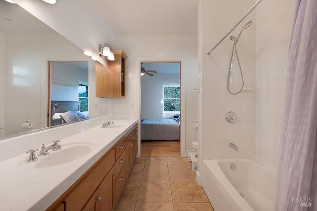 801 Samantha Ct, Healdsburg, CA 95448