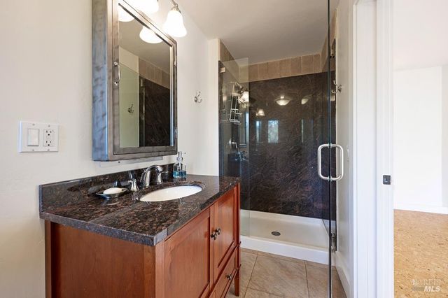 801 Samantha Ct, Healdsburg, CA 95448