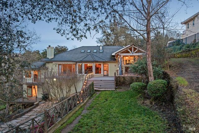 801 Samantha Ct, Healdsburg, CA 95448