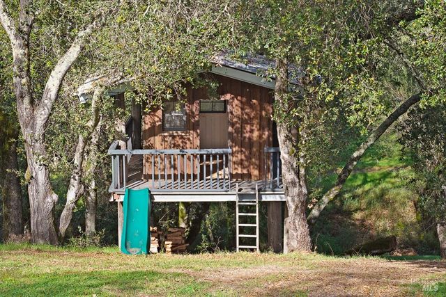 801 Samantha Ct, Healdsburg, CA 95448