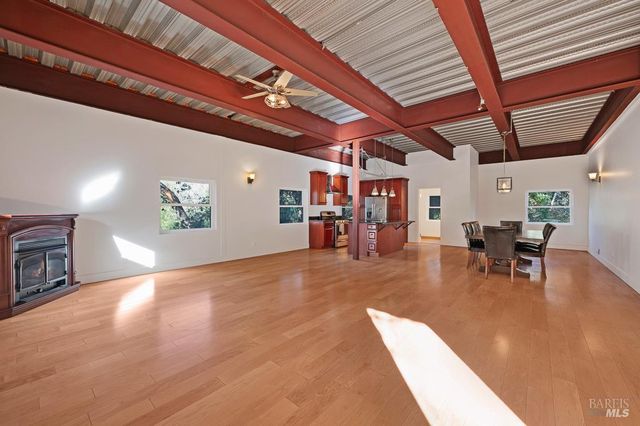 801 Samantha Ct, Healdsburg, CA 95448