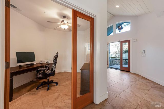 801 Samantha Ct, Healdsburg, CA 95448