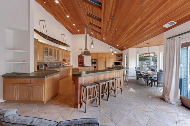 801 Samantha Ct, Healdsburg, CA 95448