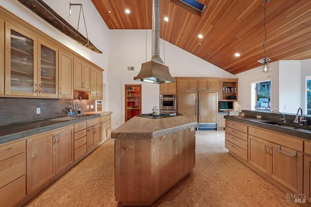 801 Samantha Ct, Healdsburg, CA 95448