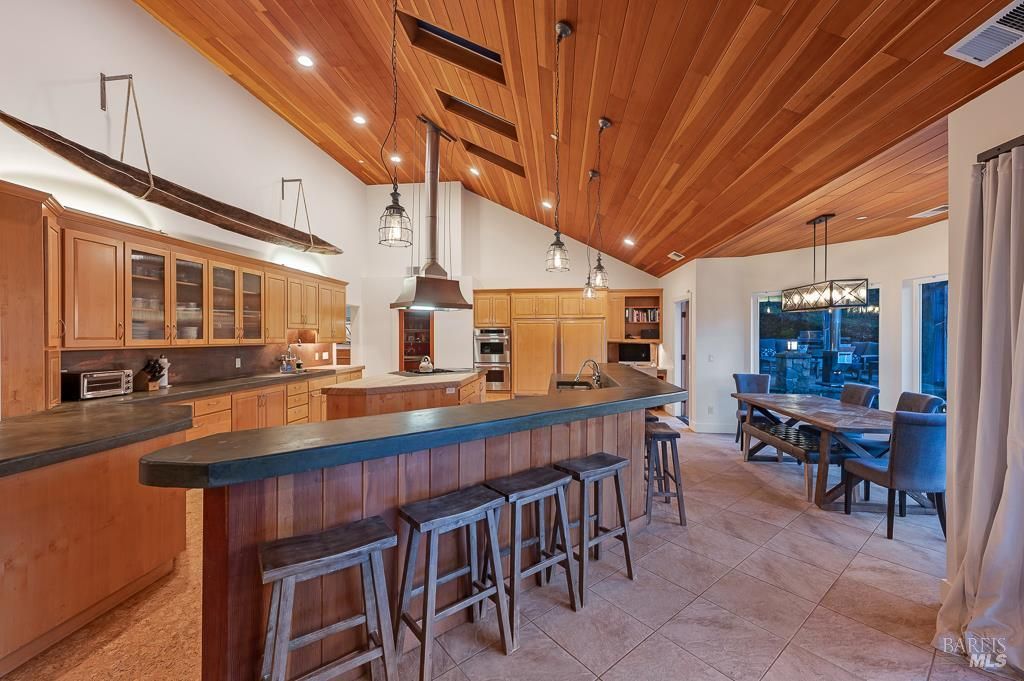 801 Samantha Ct, Healdsburg, CA 95448