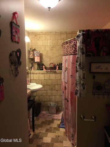 40 Northampton Road, Amsterdam, NY 12010