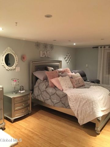 40 Northampton Road, Amsterdam, NY 12010