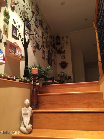 40 Northampton Road, Amsterdam, NY 12010