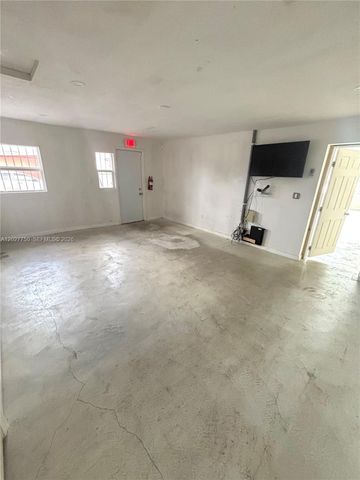6741 SW 8th St 6747, Miami, FL 33144