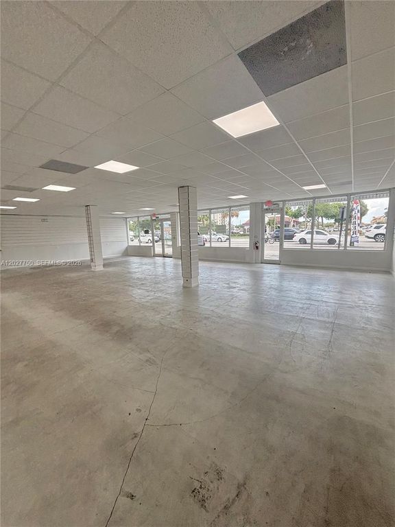 6741 SW 8th St 6747, Miami, FL 33144