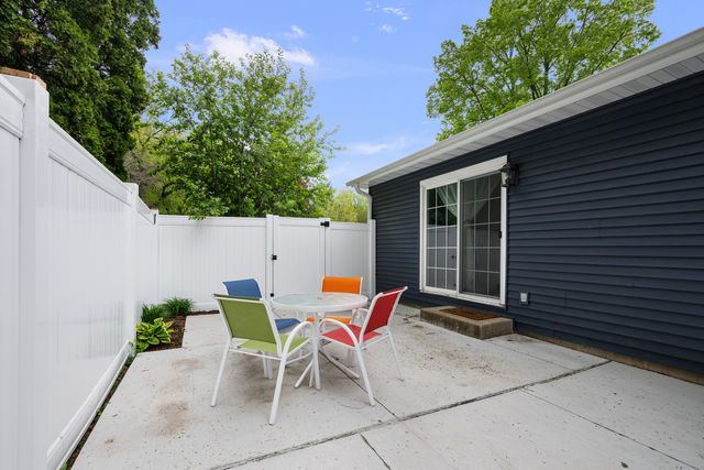 3876 18th Street, Bettendorf, IA 52722