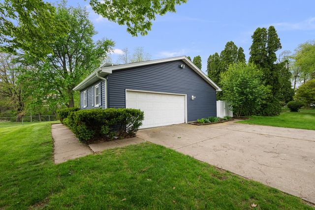 3876 18th Street, Bettendorf, IA 52722
