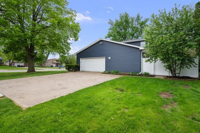 3876 18th Street, Bettendorf, IA 52722
