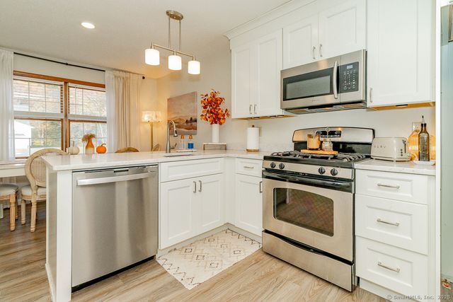 27 Deer Run Trail, Manchester, CT 06042