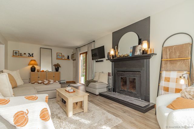 27 Deer Run Trail, Manchester, CT 06042