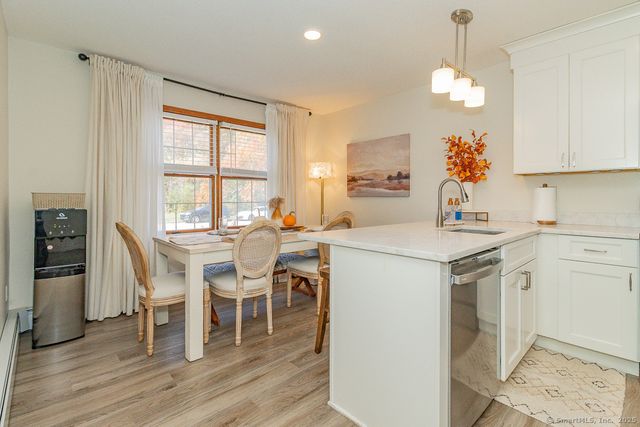 27 Deer Run Trail, Manchester, CT 06042