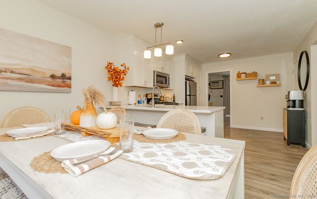 27 Deer Run Trail, Manchester, CT 06042