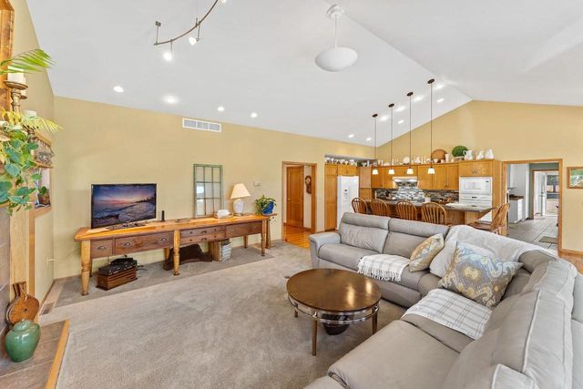 E10059 Block Road, Prairie Du Sac, WI 53578