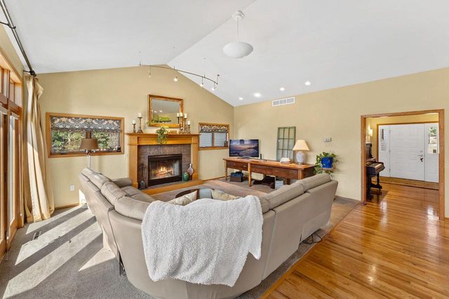 E10059 Block Road, Prairie Du Sac, WI 53578