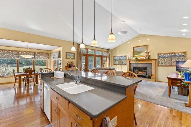 E10059 Block Road, Prairie Du Sac, WI 53578