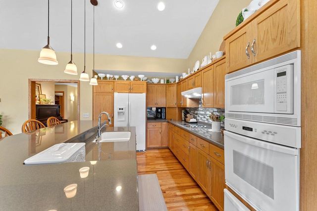 E10059 Block Road, Prairie Du Sac, WI 53578