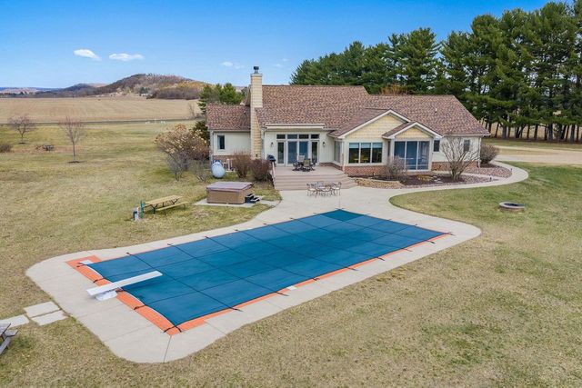 E10059 Block Road, Prairie Du Sac, WI 53578